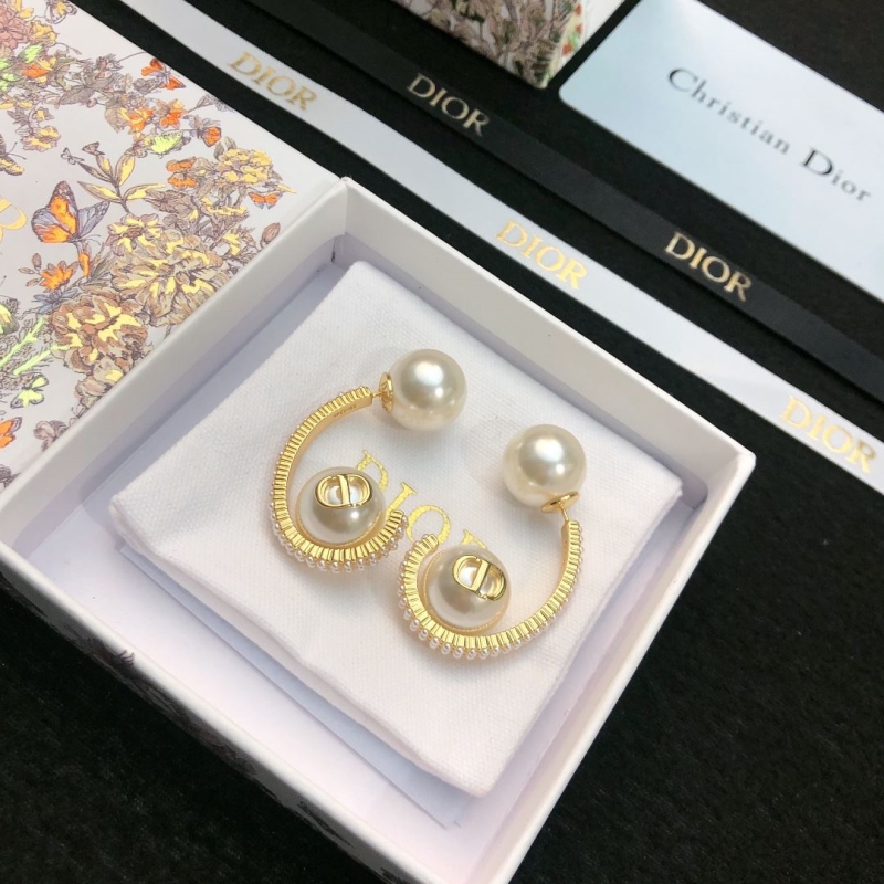 chr1st1an D10r earrings